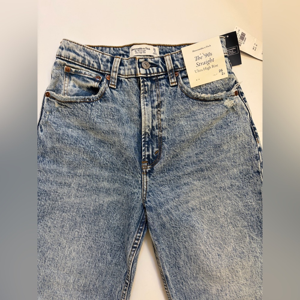 Abercrombie & Fitch Light Wash Straight Leg Jeans - Picture 3 of 10